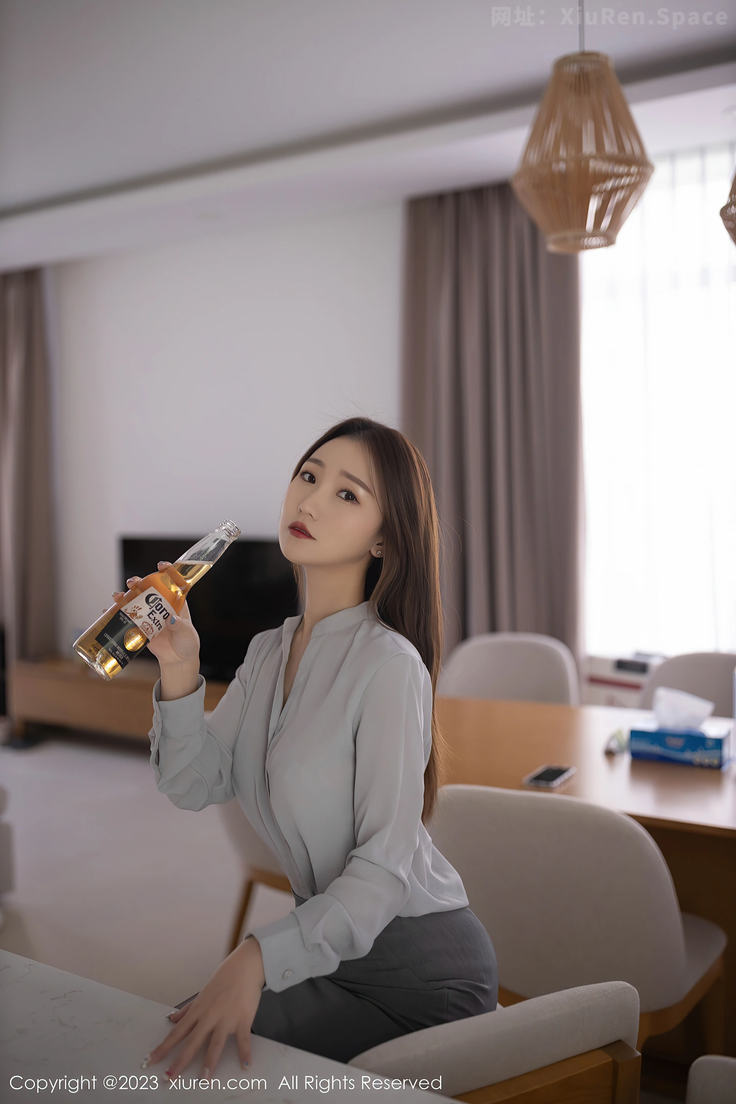 图片[3]-[XiuRen秀人网] VOL.6989 模特杏子Yada醉酒主题性感淡灰色轻透内衣配超薄黑丝诱惑写真80P-秀人网官方网站